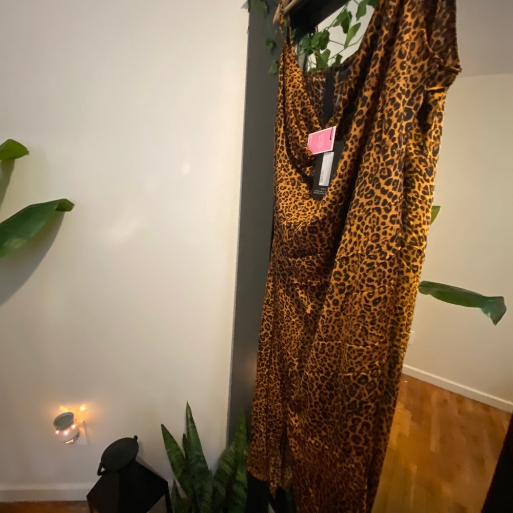 Pretty little thing Leopard print slip dress !